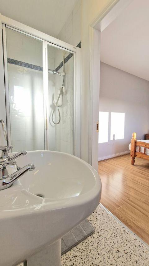 Cosy 3 Bedroom All Ensuites Galway Eksteriør bilde